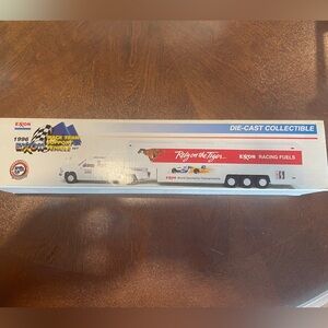 1996 Exxon Race Team Support Vehicle w/ Two Die-cast Cars Lights & Sounds. NEW